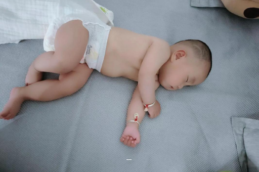 河南宝宝先长上牙还是下牙